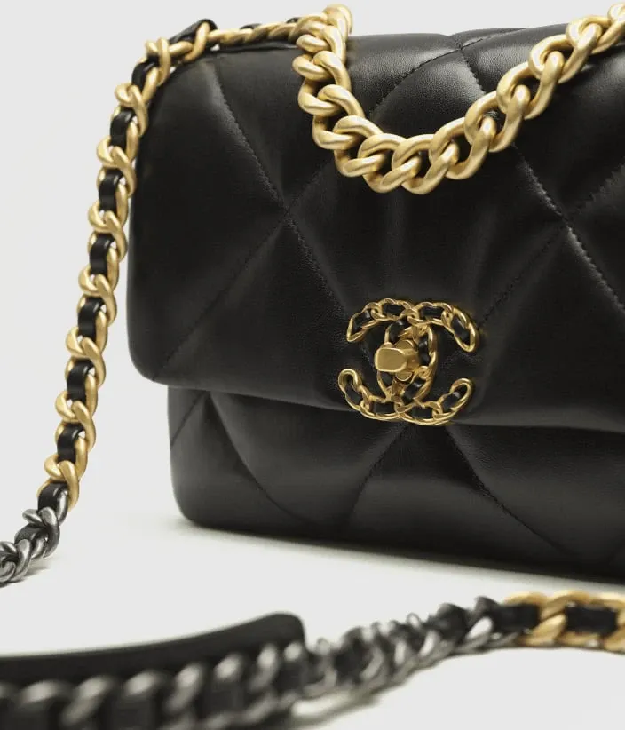 CHANEL 19 Handbag - Image 4
