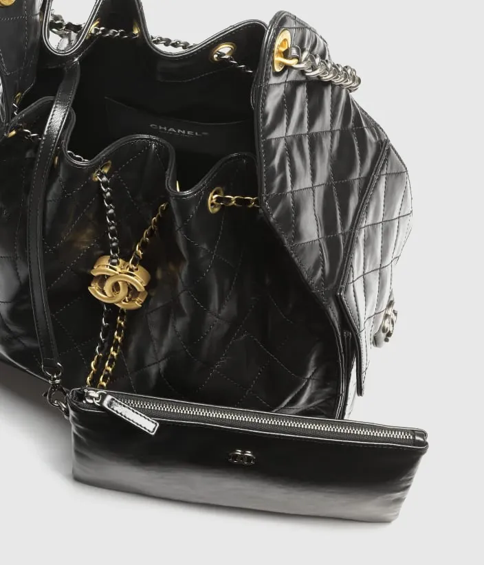 CHANEL 25 Medium Handbag - Image 2