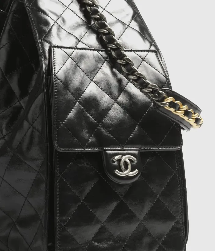 CHANEL 25 Medium Handbag - Image 3
