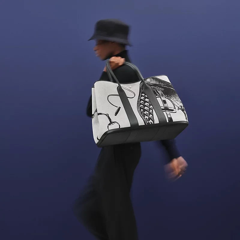 Garden Party Voyage 49 bag - Image 2